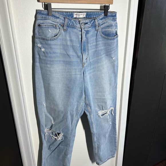 Abercrombie & Fitch Women's Curve Mom High Rise Distressed Jeans Size 30 Size 10 - Picture 2 of 9
